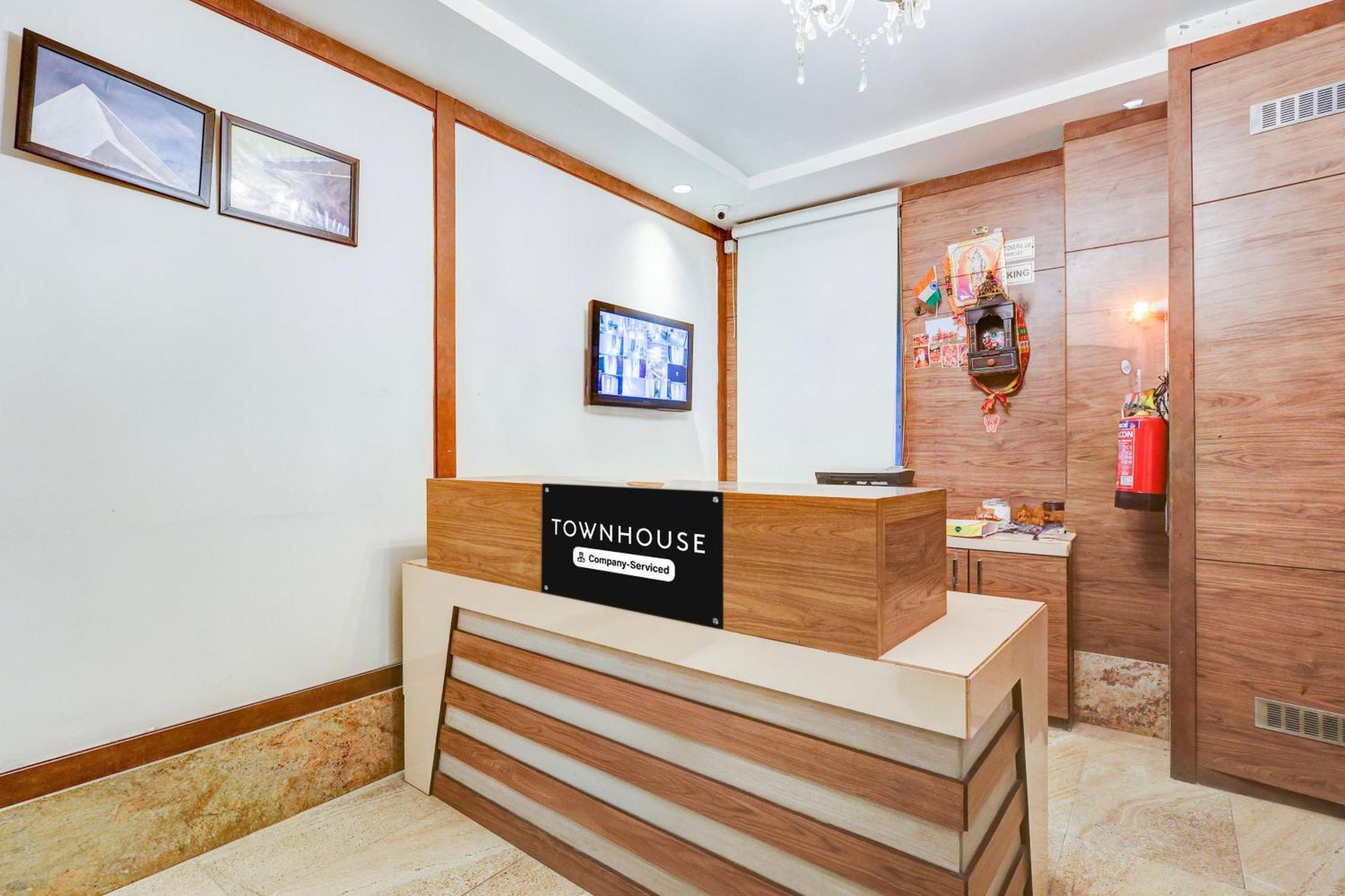 Super Townhouse Chhatarpur Near Metro Park Нью-Делі Екстер'єр фото