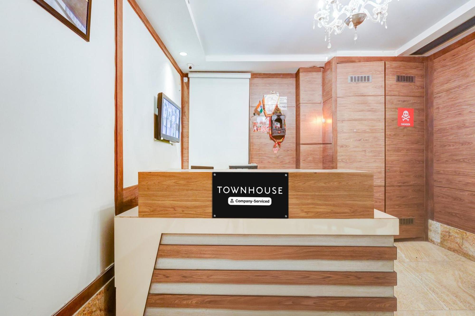 Super Townhouse Chhatarpur Near Metro Park Нью-Делі Екстер'єр фото