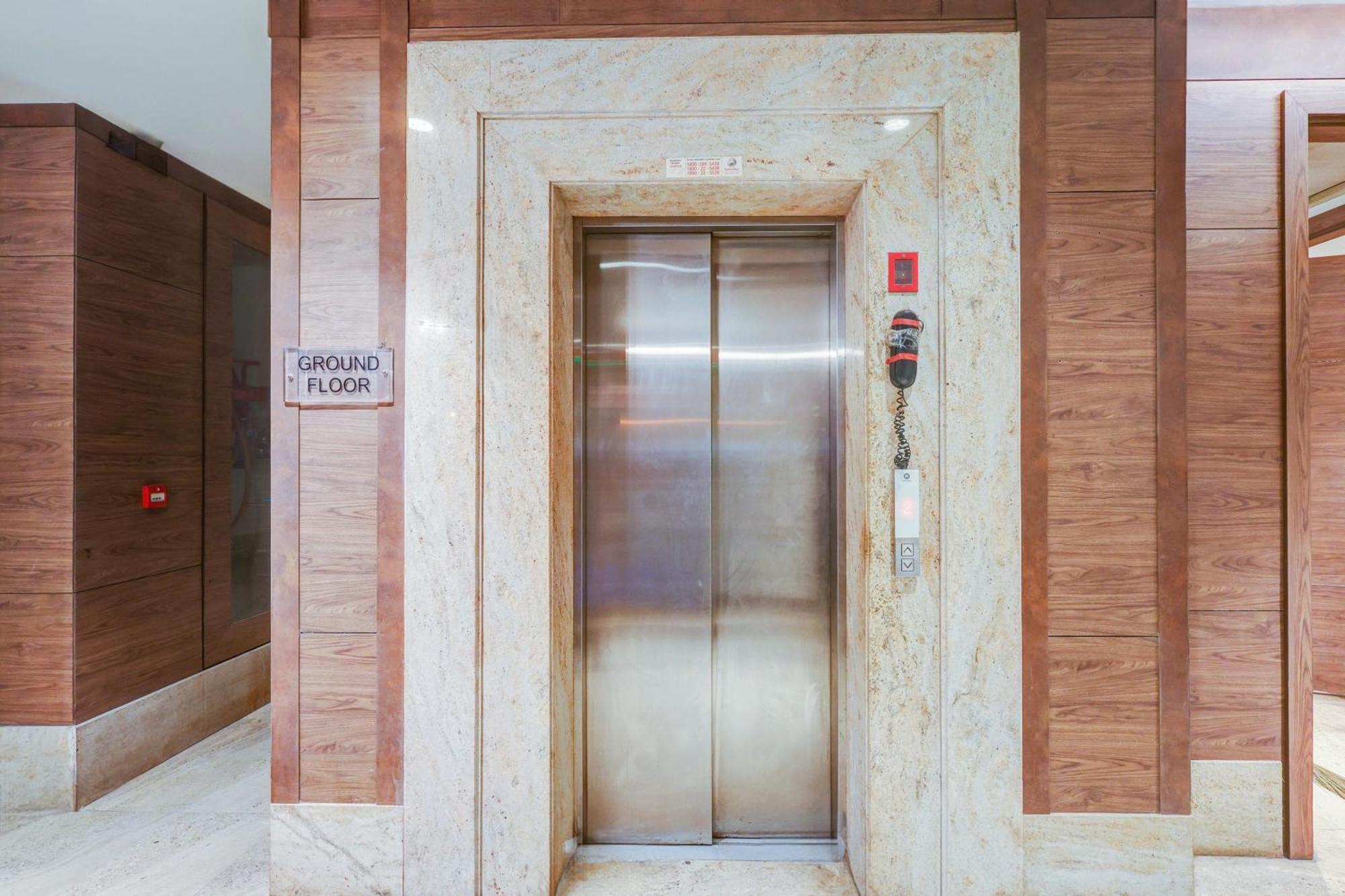 Super Townhouse Chhatarpur Near Metro Park Нью-Делі Екстер'єр фото