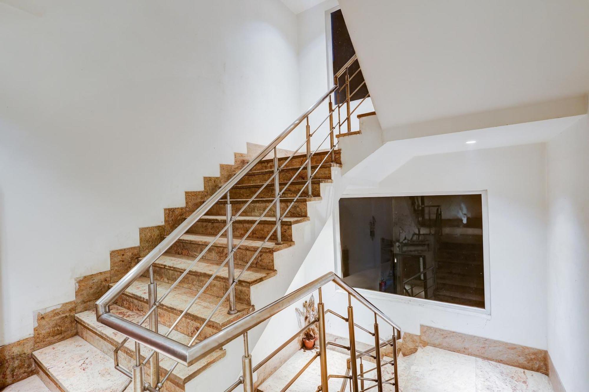 Super Townhouse Chhatarpur Near Metro Park Нью-Делі Екстер'єр фото