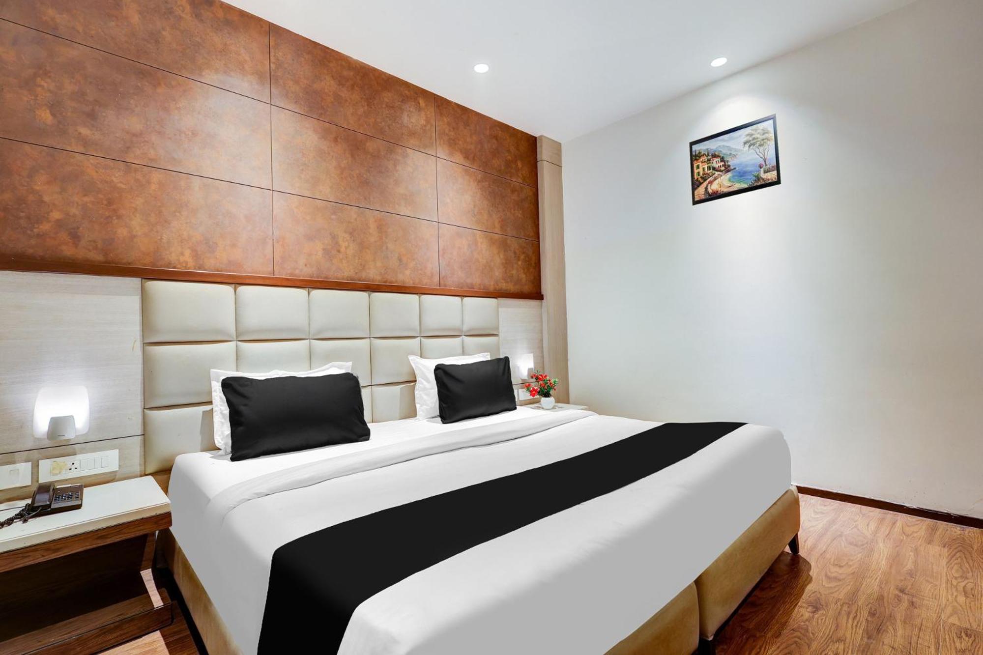 Super Townhouse Chhatarpur Near Metro Park Нью-Делі Екстер'єр фото