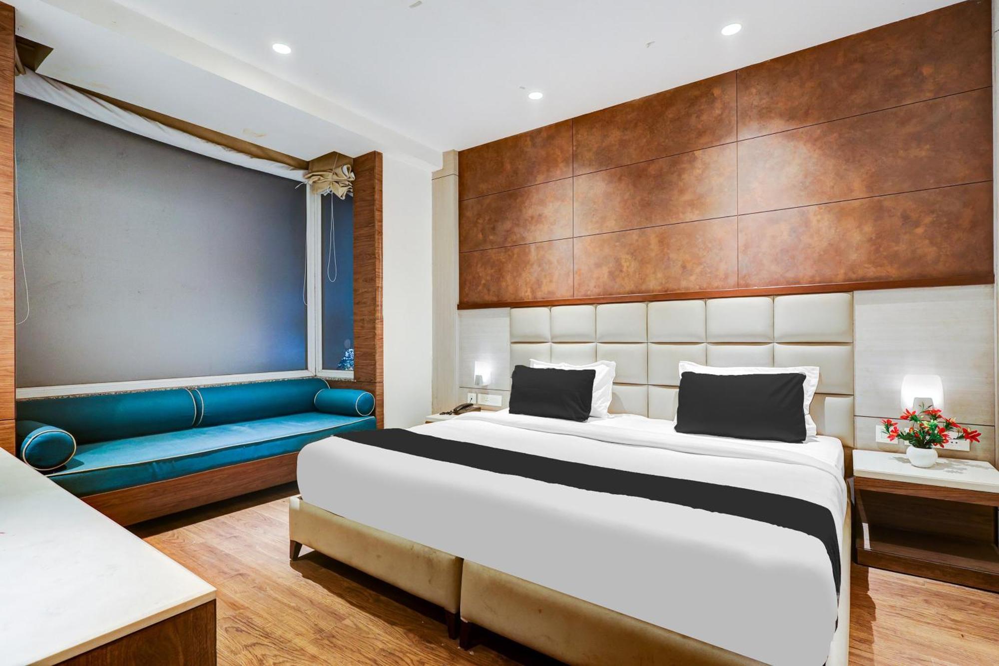 Super Townhouse Chhatarpur Near Metro Park Нью-Делі Екстер'єр фото