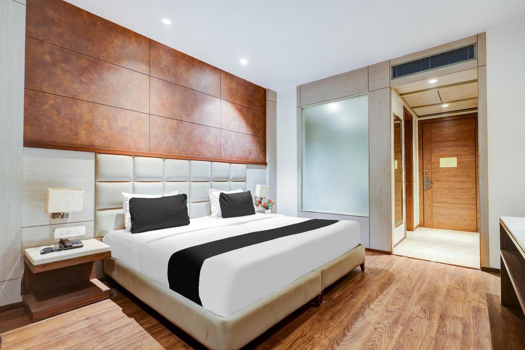 Super Townhouse Chhatarpur Near Metro Park Нью-Делі Екстер'єр фото