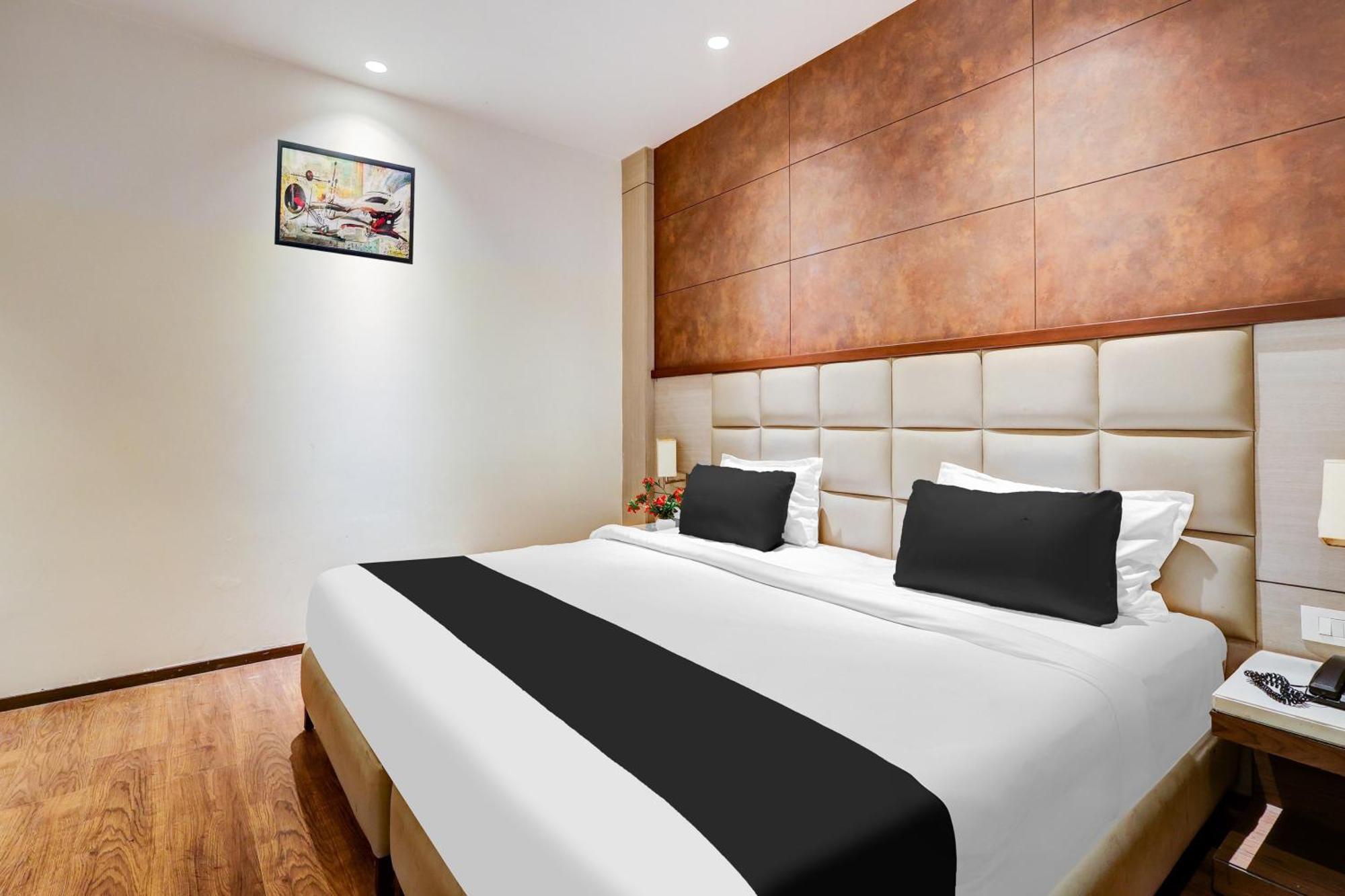 Super Townhouse Chhatarpur Near Metro Park Нью-Делі Екстер'єр фото